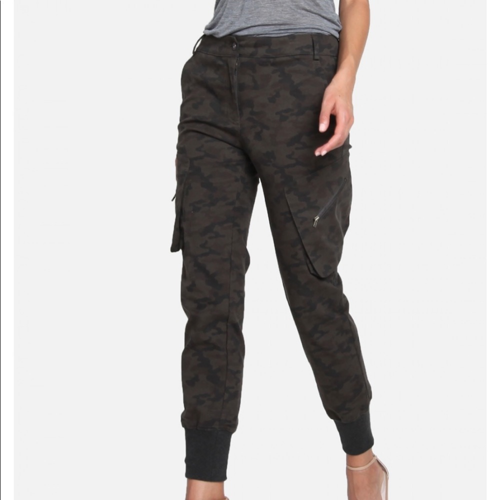 James Jeans Boyfriend Cargo in Army
